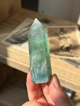 【MOMOMOON】エンジェルフェザーフローライト タワー |fluorite|天然石・鉱石・パワーストーン【SC081-2】