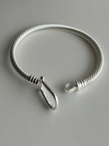 Fook twist Bangle