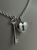 両サイド刻印可能【お好きな刻印お入れします】 Thick Heart padlock&key Pendant top SET