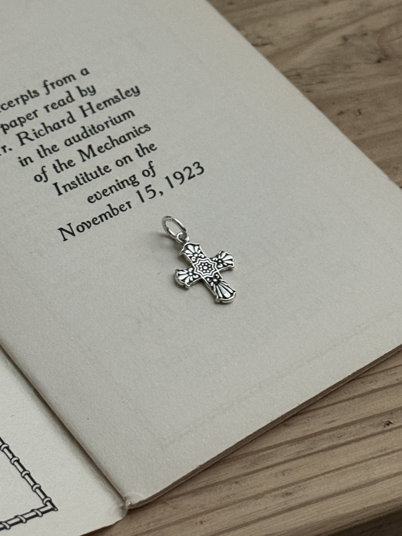 Antique-style Cross Pendant top | 18mm – Reeplush