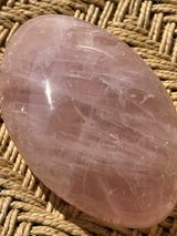【MOMOMOON】Madagascar Rose quartz Oval candle holder/1.19kg