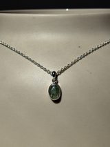 【MOMOMOON】インド産グリーンカイヤナイト ペンダントトップ | 天然石・鉱石・パワーストーン