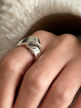 Ribbon knot Ring