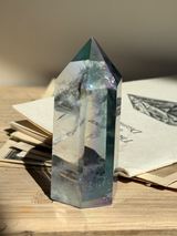 【MOMOMOON】レインボーオーラクリスタル(水晶)ポイント C | 天然石・鉱石・パワーストーン