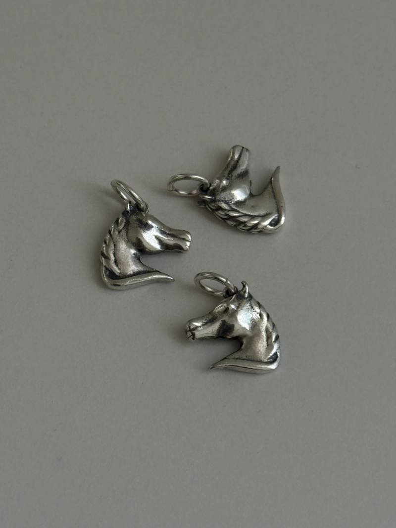 馬とペンダント Rustlessprout Coin:Horse リバーシブル ペンダントトップ