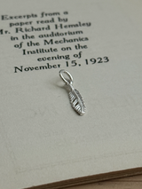 skinny Feather charm | 17.5 mm