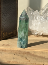 【MOMOMOON】エンジェルフェザーフローライト タワー |fluorite|天然石・鉱石・パワーストーン【SC081-2】