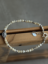 Silver925×天然石|マザーオブパールとマリア様のブレスレット(Reeplushハンドメイド)