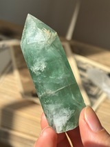 【MOMOMOON】エンジェルフェザーフローライト タワー |fluorite|天然石・鉱石・パワーストーン【SC081-3】