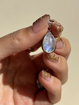【MOMOMOON】高品質 Rainbow Moonstone pendant top【1-D】
