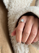 Oval cut Rainbow moonsotne Ring