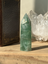 【MOMOMOON】エンジェルフェザーフローライト タワー |fluorite|天然石・鉱石・パワーストーン【SC081-3】