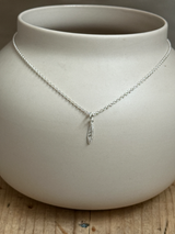 skinny Feather charm | 17.5 mm