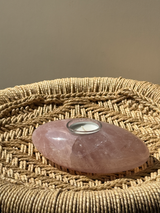 【MOMOMOON】Madagascar Rose quartz Oval candle holder/1.19kg