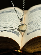 【MOMOMOON】【希少】リビアングラス ハートネックレス(45cm)|A|エジプト産 天然インパクトガラス ハート型ペンダント