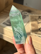 【MOMOMOON】エンジェルフェザーフローライト タワー |fluorite|天然石・鉱石・パワーストーン【SC081-2】