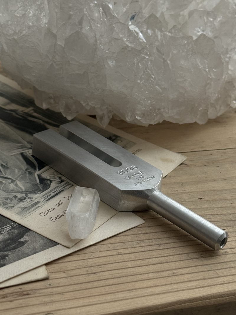 MOMOMOON】4096Hz Crystal tuner made in JAPAN|音叉|クリスタル