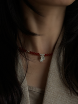 Silver925×天然石｜レッドオニキス ミニチャーム チョーカーネックレス（Reeplushハンドメイド）約37.5cmまたは39cm