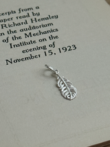 Feather charm | 17.5 mm