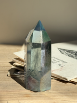 【MOMOMOON】レインボーオーラクリスタル（水晶）ポイント  B | 天然石・鉱石・パワーストーン