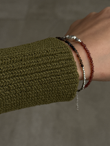 Silver925×天然石｜モザンビーク産ガーネット ストライプオニキス マリア様 2連ブレスレット（Reeplushハンドメイド）