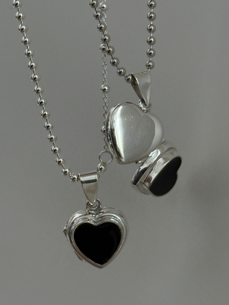 裏面刻印【お好きな刻印お入れします】Black Heart  Locket pendant 燻加工仕上げ・軽量