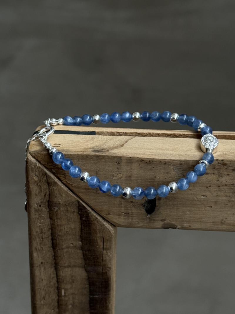 Silver925×天然石｜カイヤナイト マリア様 ブレスレット（Reeplush