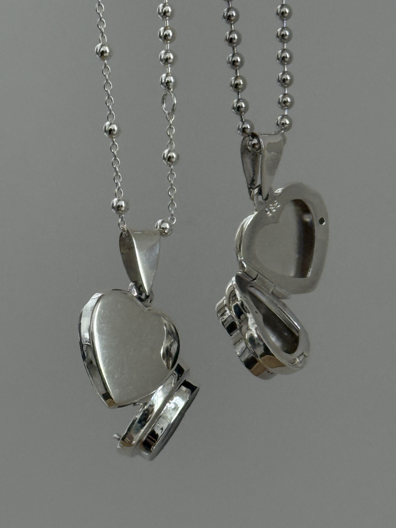裏面刻印【お好きな刻印お入れします】Black Heart  Locket pendant 燻加工仕上げ・軽量
