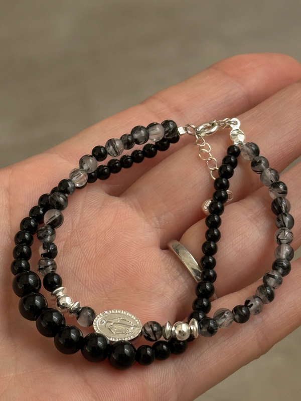 Silver925×天然石｜ブラックルチルとオニキスの2連メダイブレスレット（Reeplushハンドメイド）