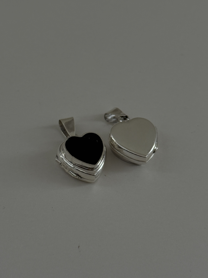 裏面刻印【お好きな刻印お入れします】Black Heart  Locket pendant 燻加工仕上げ・軽量