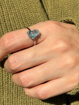 【MOMOMOON】スイスブルートパーズ ラフカットリング：フリーサイズ| 天然石・鉱石・パワーストーン