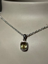 【MOMOMOON】虹入り メキシコ産ゴールデンアパタイト ペンダントトップ  | 天然石・鉱石・パワーストーン