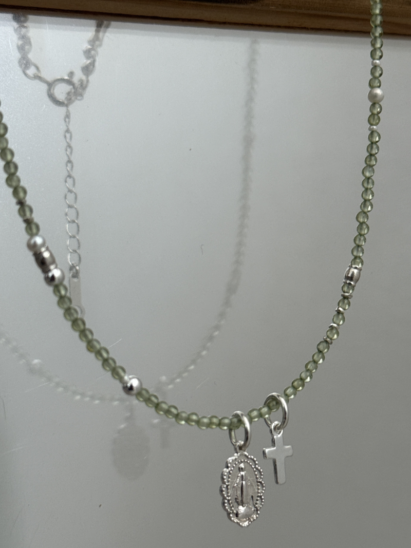 Silver925×天然石｜8月誕生石 ペリドット ミニチャーム ネックレス（Reeplushハンドメイド）