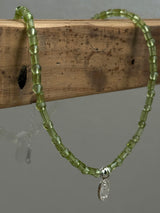 Silver925×天然石｜ペリドット メダイチャーム チョーカーネックレス　約35cm〜39cm（Reeplushハンドメイド）