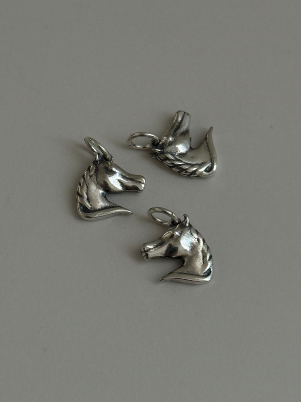 horse Pendant top