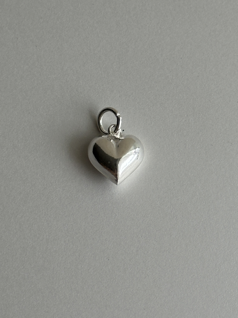 12mm Plump Heart Pendant top