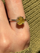 【MOMOMOON】イエローサファイヤ ラフカットリング：14号 | 天然石・鉱石・パワーストーン