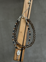 Silver925×天然石｜スモーキークォーツ オニキス ヘソナイト メダイ×ミニクロスチャーム 2連ブレスレット（Reeplushハンドメイド）