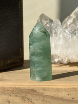 【MOMOMOON】エンジェルフェザーフローライト タワー |fluorite|天然石・鉱石・パワーストーン【SC081-4】