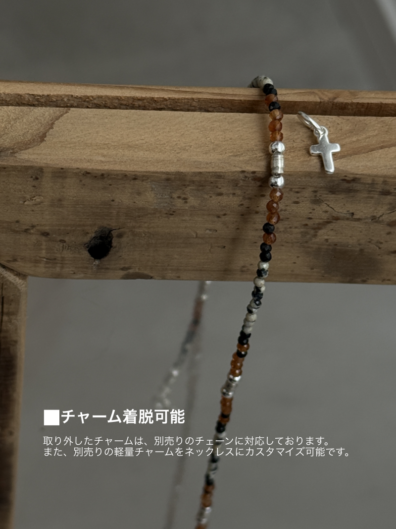 Silver925×天然石｜1月誕生石ヘソナイトガーネット クロスミニチャーム チョーカーネックレス（Reeplushハンドメイド）38cm〜42cm