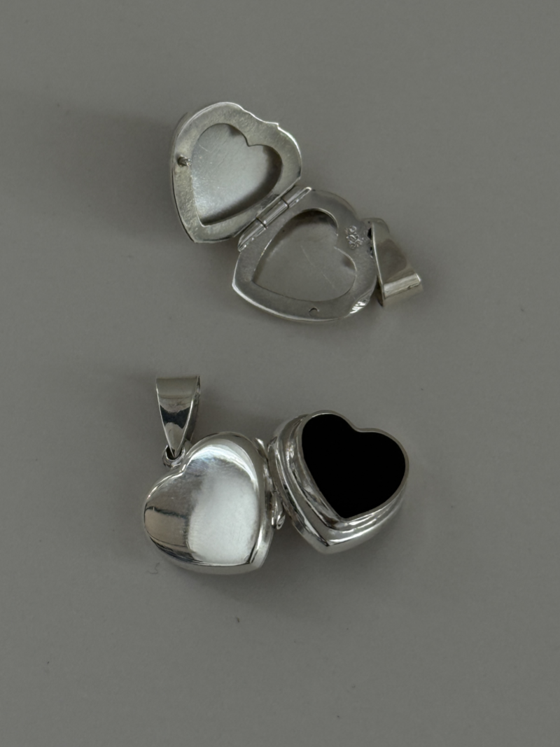 裏面刻印【お好きな刻印お入れします】Black Heart  Locket pendant 燻加工仕上げ・軽量