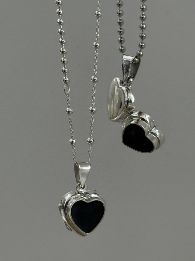 裏面刻印【お好きな刻印お入れします】Black Heart  Locket pendant 燻加工仕上げ・軽量