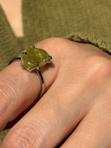 【MOMOMOON】スフェーン ラフカットリング：13号 | 天然石・鉱石・パワーストーン