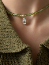 Silver925×天然石｜ペリドット メダイチャーム チョーカーネックレス　約35cm〜39cm（Reeplushハンドメイド）