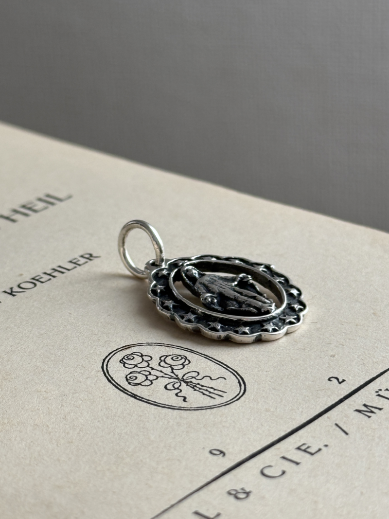 ヴィンテージ風 マリア様メダイユ ペンダントトップ 約26×21×3mm