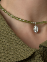 Silver925×天然石｜ペリドット メダイチャーム チョーカーネックレス　約35cm〜39cm（Reeplushハンドメイド）