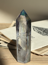 【MOMOMOON】レインボーオーラクリスタル（水晶）ポイント  D | 天然石・鉱石・パワーストーン