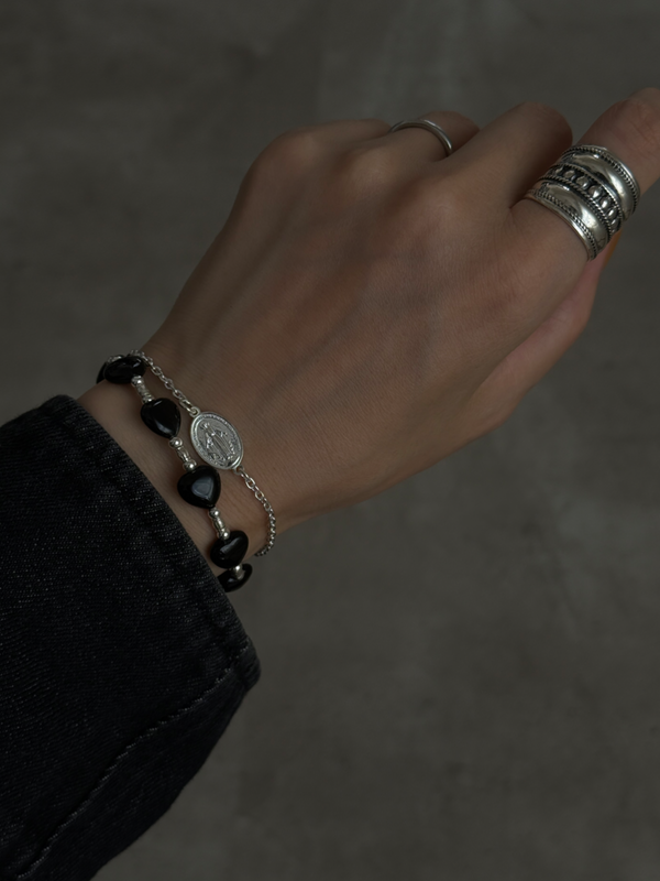 Silver925×天然石｜ハート・オニキス×カレンシルバー メダイチェーン2連 ブレスレット（Reeplushハンドメイド）
