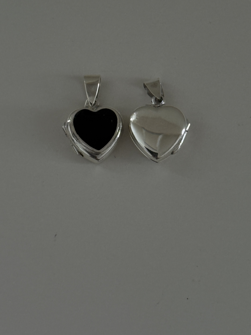 裏面刻印【お好きな刻印お入れします】Black Heart  Locket pendant 燻加工仕上げ・軽量
