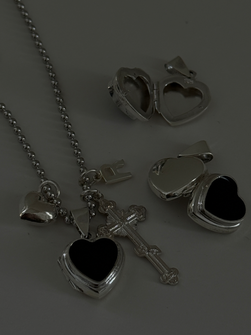 裏面刻印【お好きな刻印お入れします】Black Heart  Locket pendant 燻加工仕上げ・軽量